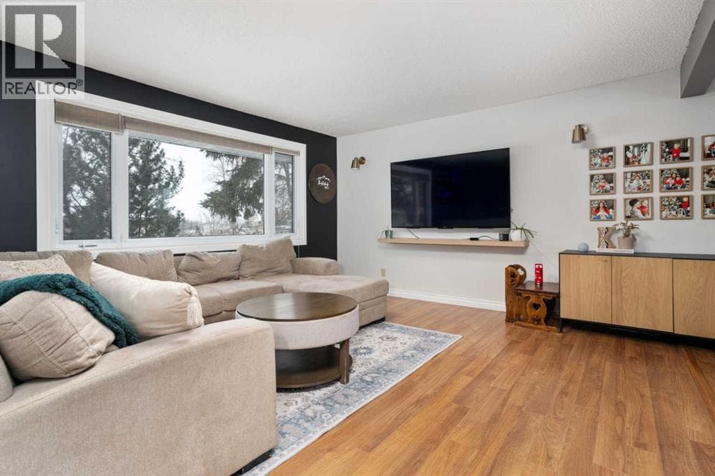 5419 51 Street — photo 3