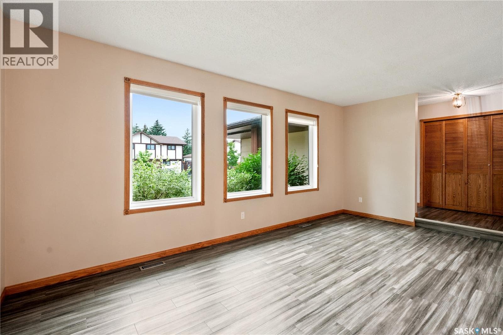 523 Spencer CRESCENT — photo 5