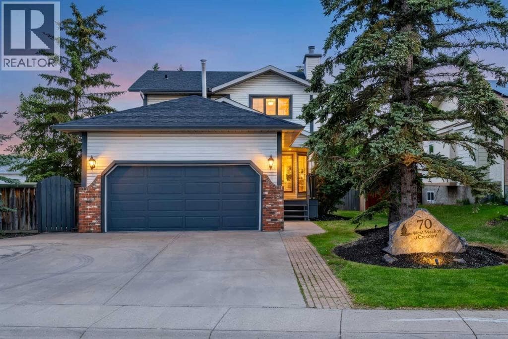 70 West Mackay Crescent — photo 2