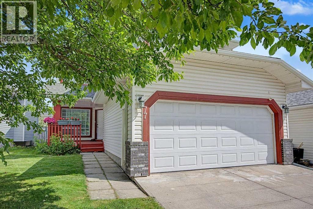 77 Citadel Gardens NW — photo 2