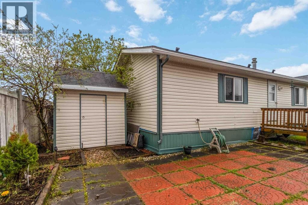269 MCKINLAY Crescent — photo 4