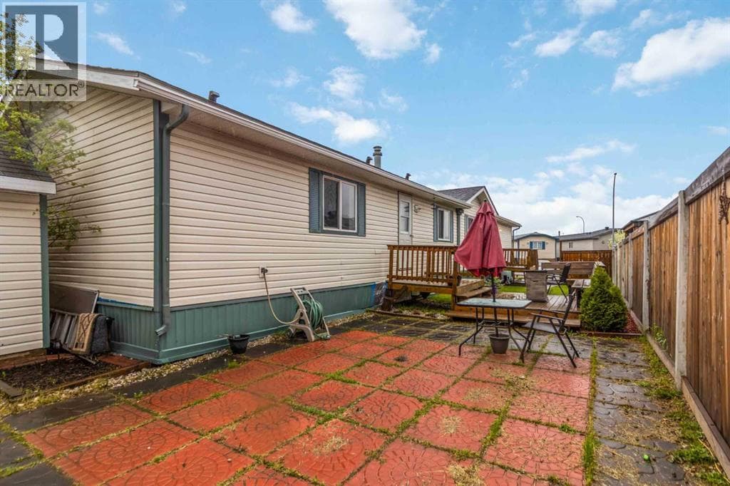 269 MCKINLAY Crescent — photo 5