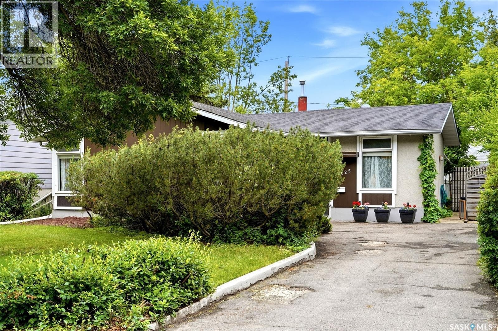825 SHANNON ROAD