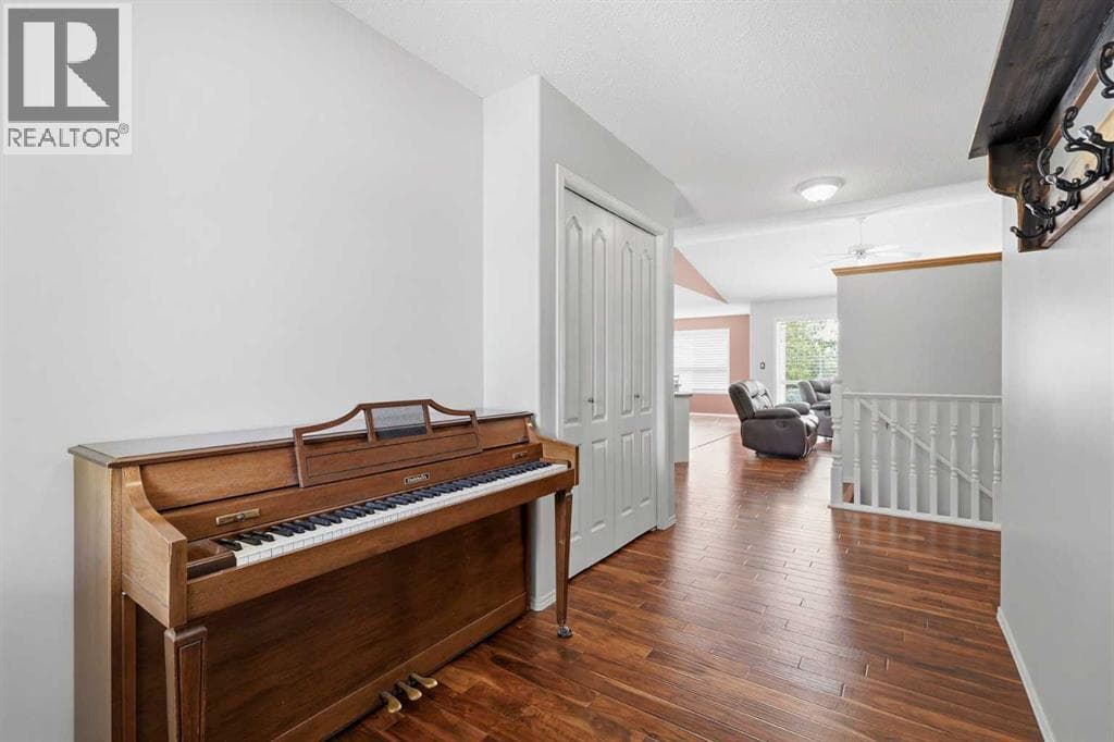 18 Osmond Close — photo 4