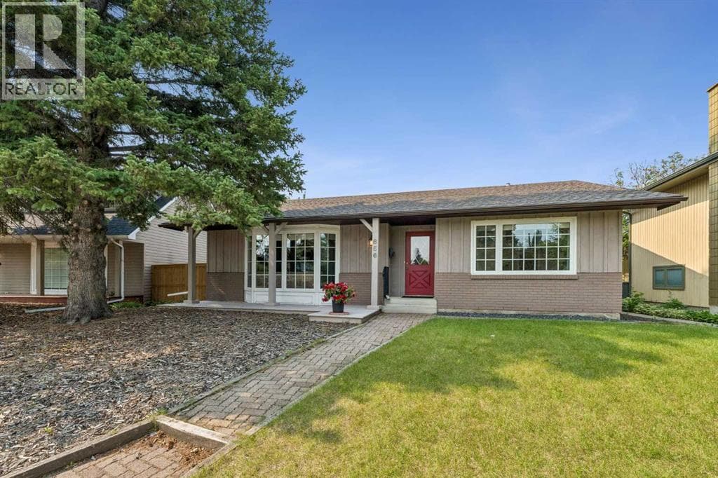 856 Lake Twintree Crescent SE
