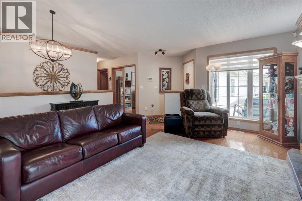 3 Strathmore Lakes Bay — photo 3