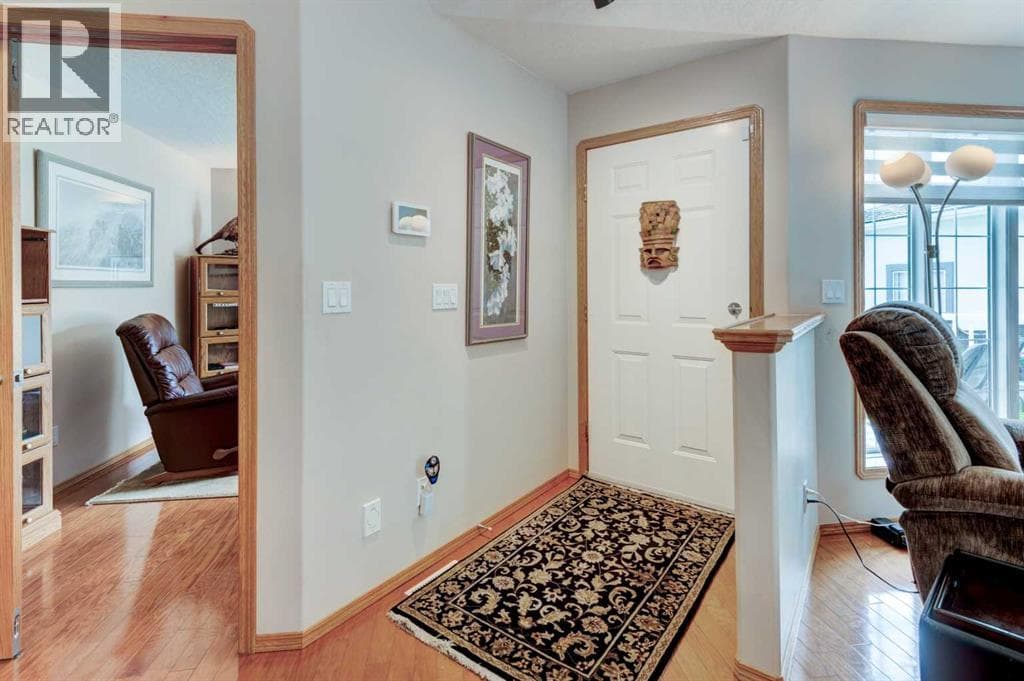 3 Strathmore Lakes Bay — photo 5