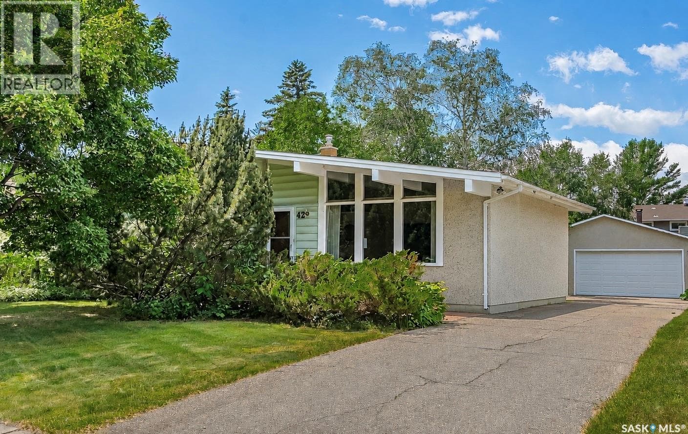 42 Neilson CRESCENT