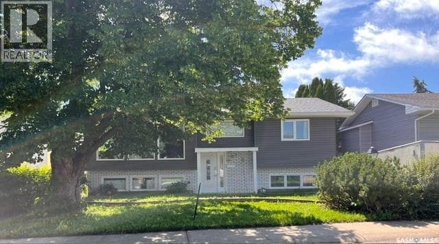 1321 Prince CRESCENT