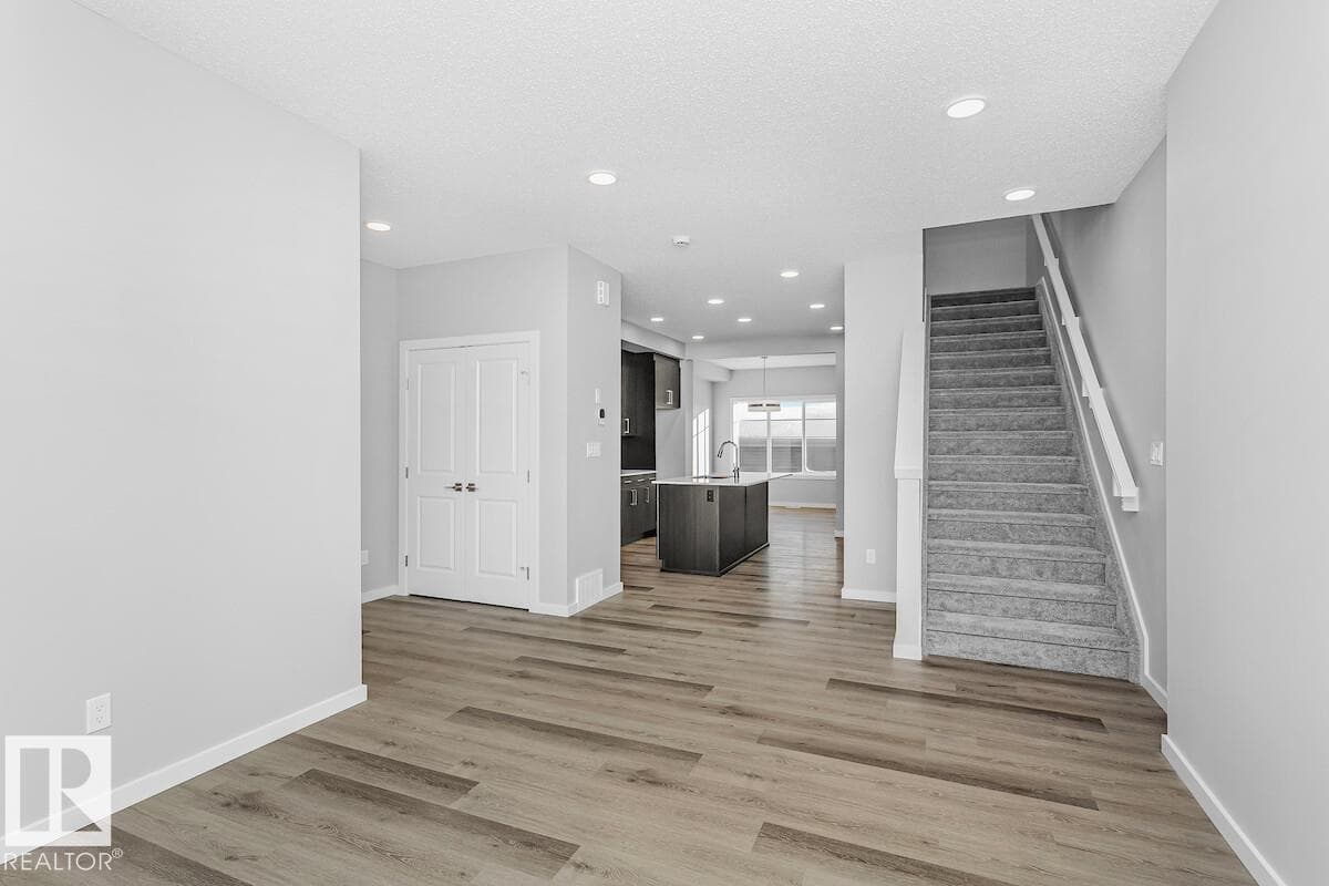 719 Cambrian BV — photo 2