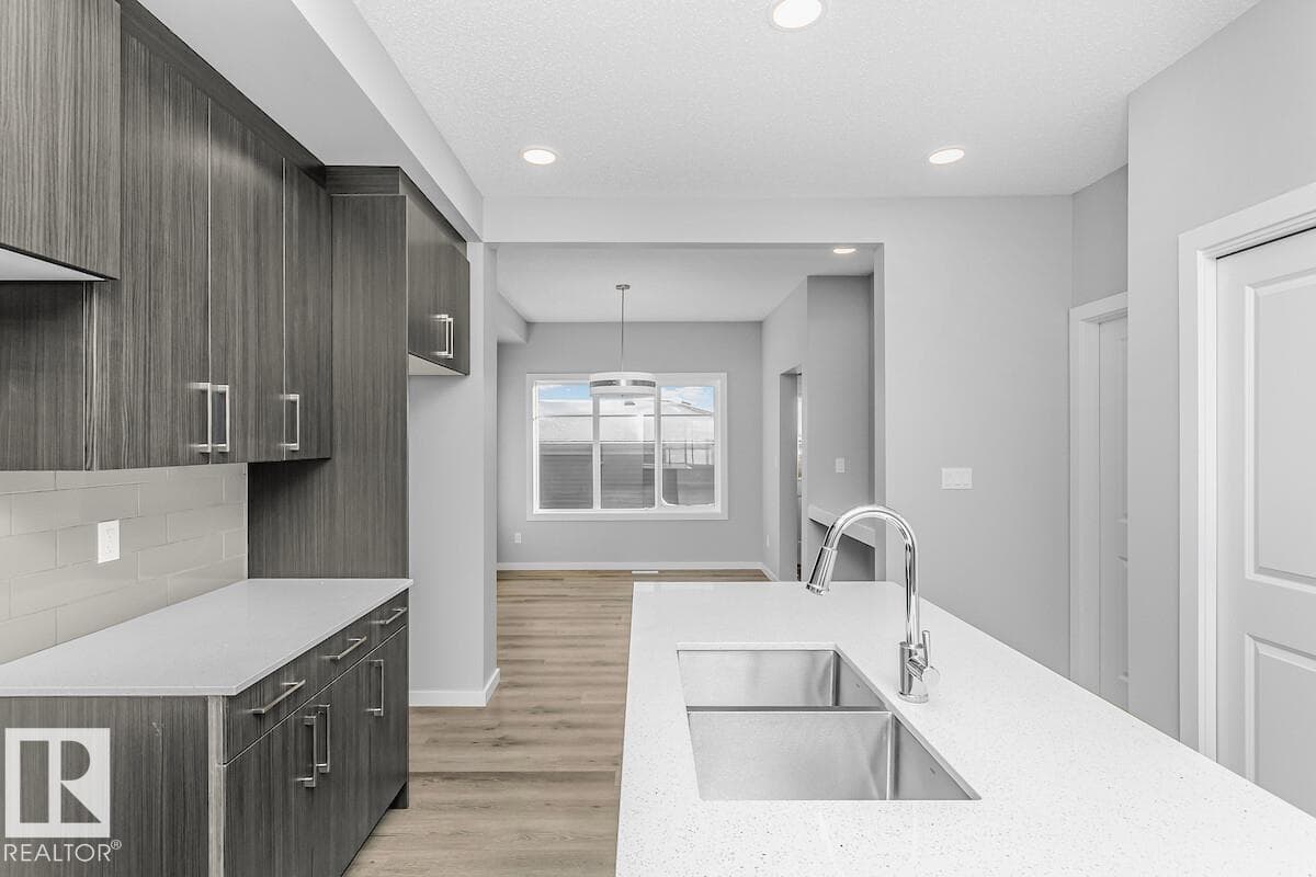 719 Cambrian BV — photo 3