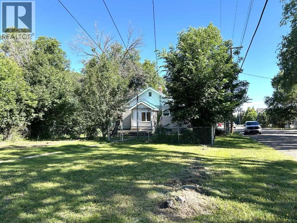 1077 Braemar Street SE — photo 2