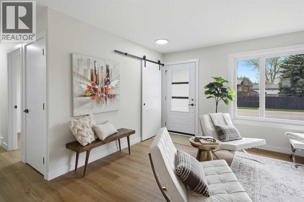 105 Cunningham Crescent — photo 4