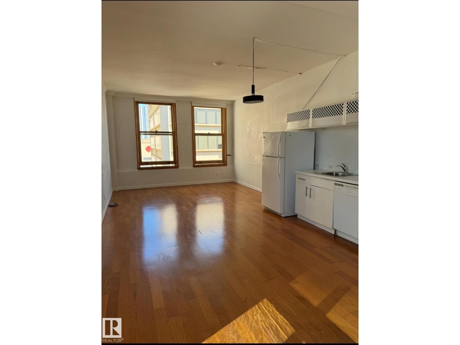 #810 10134 100 ST NW — photo 5