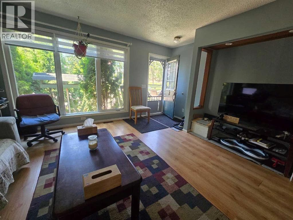 1121 56 Street — photo 2