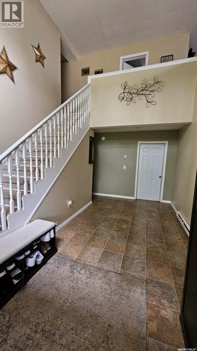 208 Warwick STREET — photo 5
