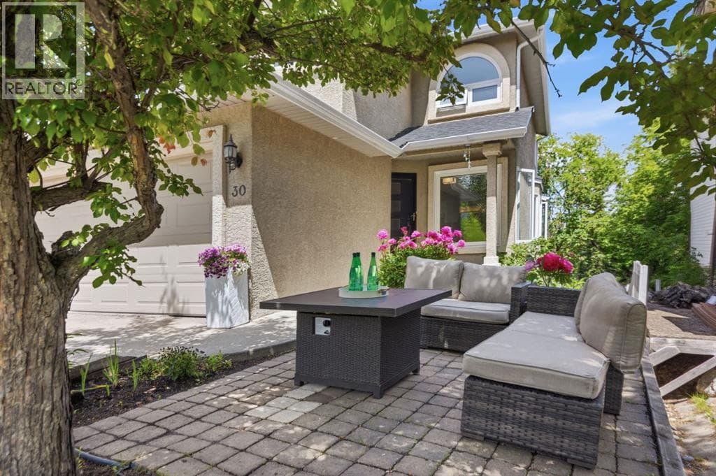 30 Strathcona Road SW — photo 2