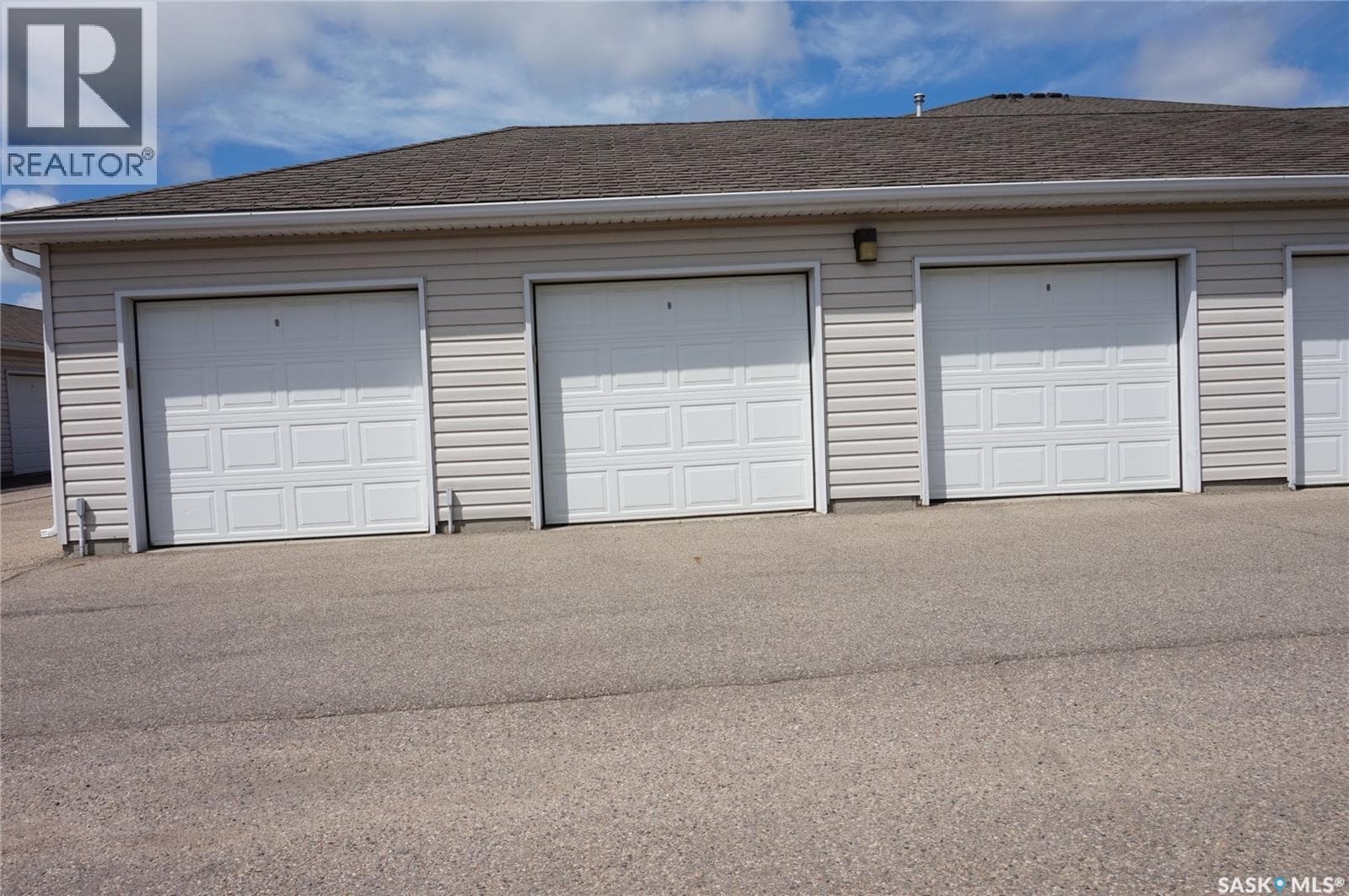 4080 Buckingham DRIVE E — photo 4
