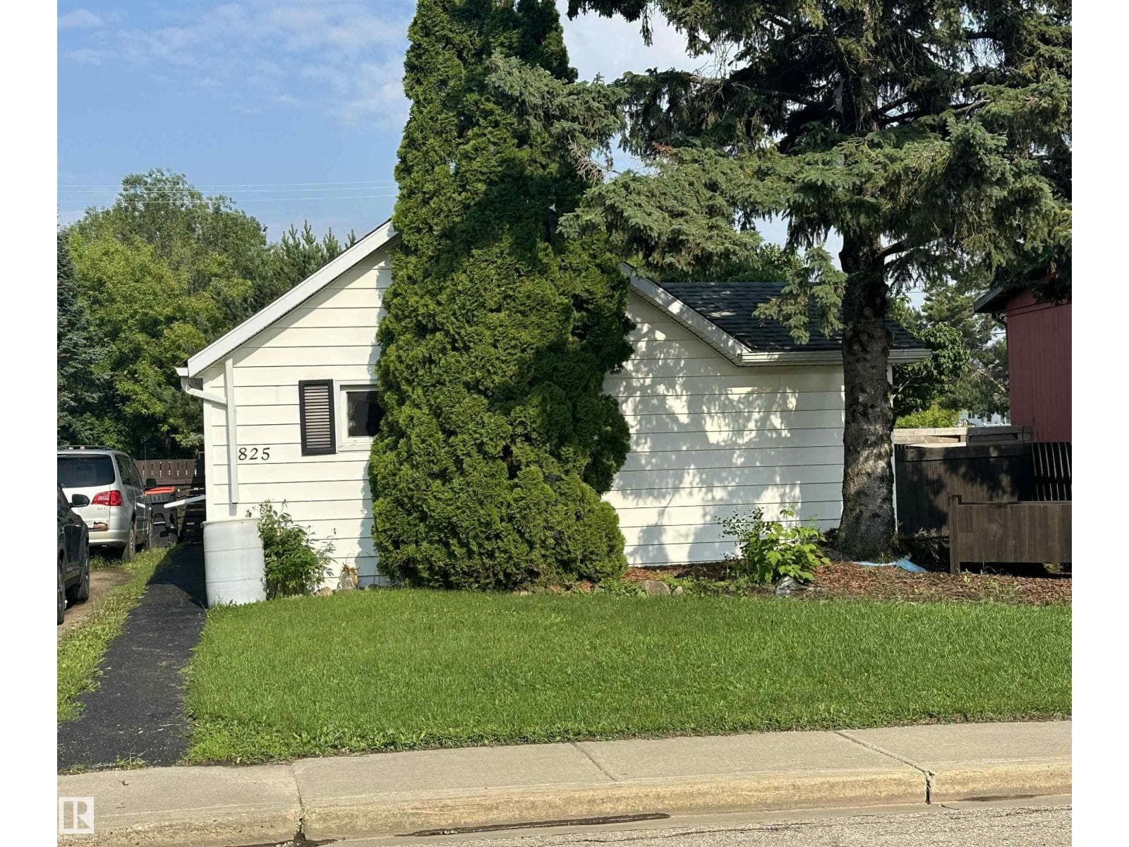 825 2 ST