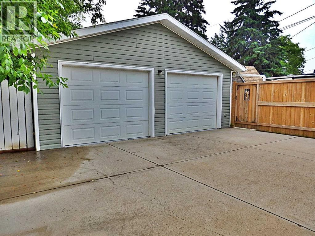 4813 48A Street — photo 2