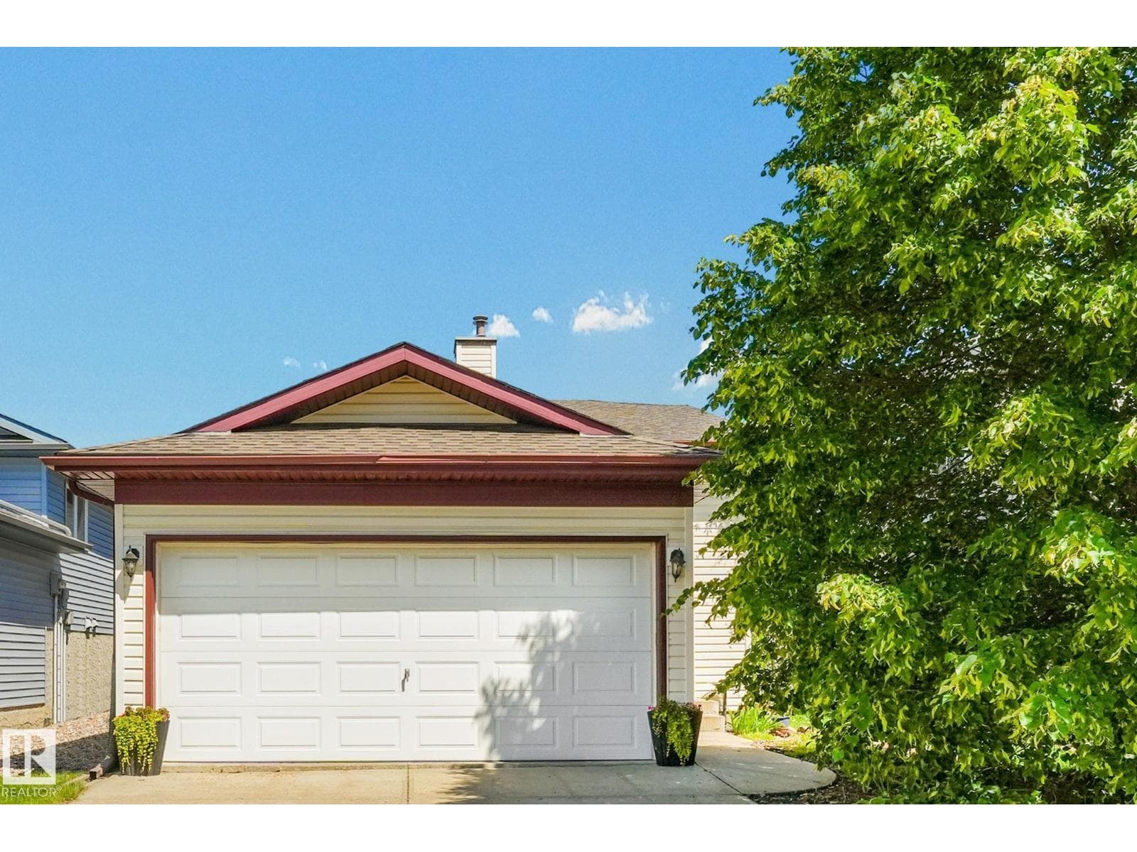 22 LANDSDOWNE DR