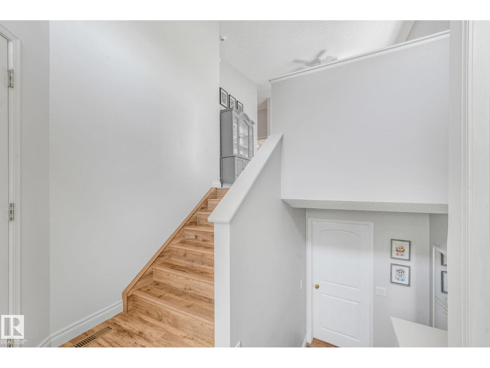 22 LANDSDOWNE DR — photo 3