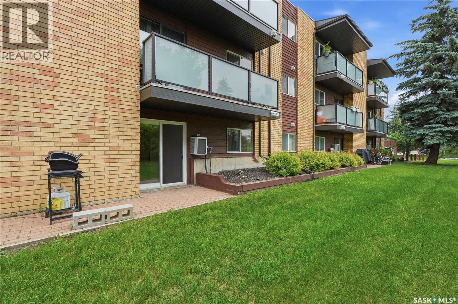 104 411 Tait COURT — photo 2