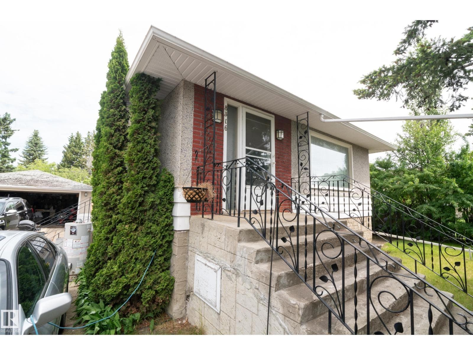 8316 73 AV NW — photo 3