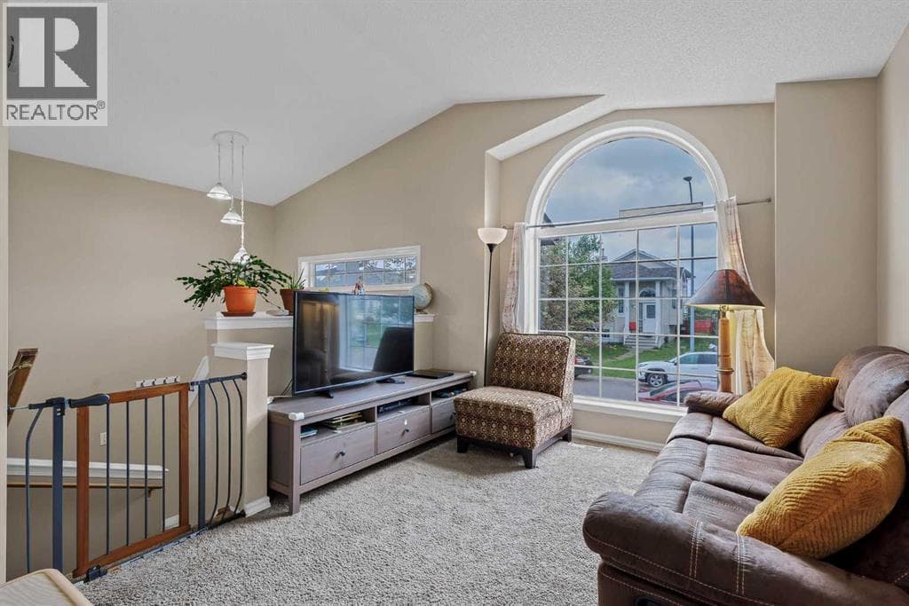 135 Covewood Close NE — photo 4