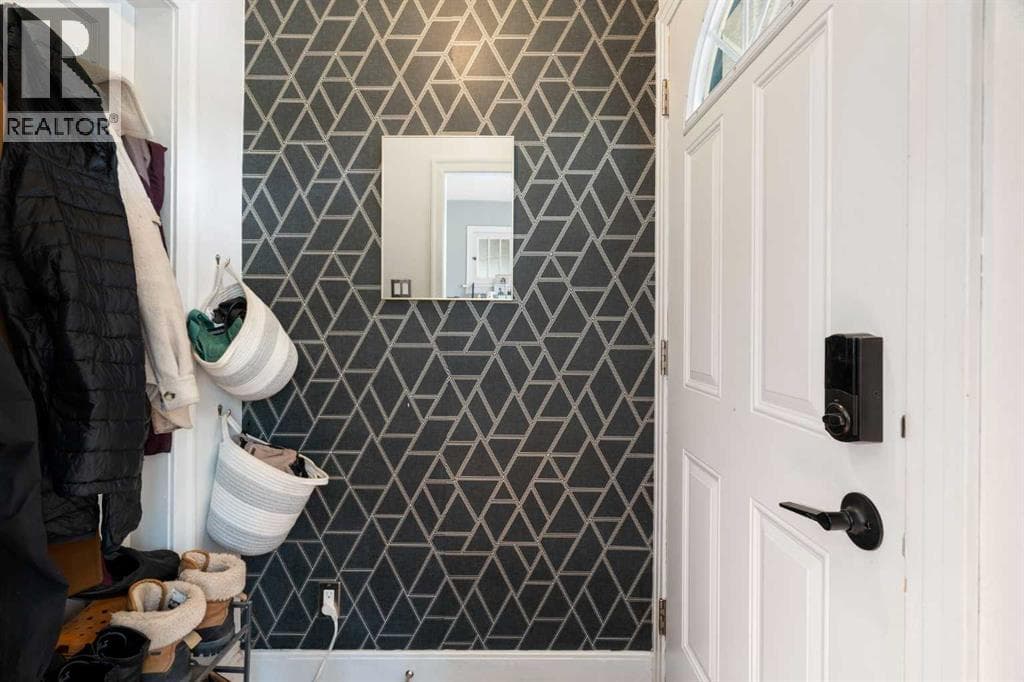 2115 14 Street SW — photo 4