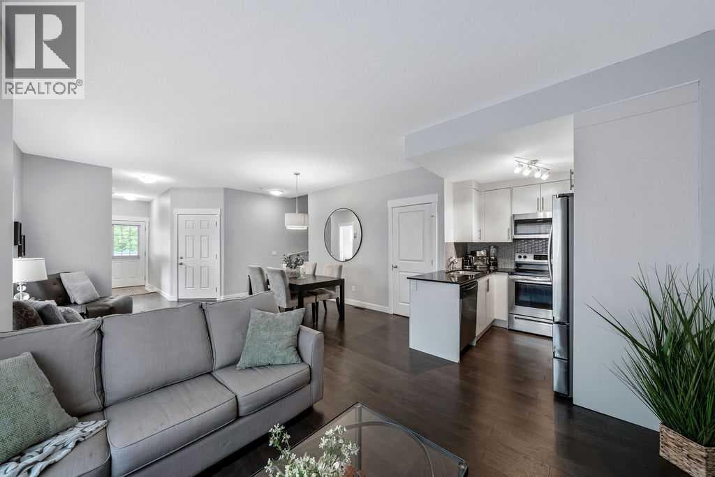 22 West Coach Manor SW — photo 3