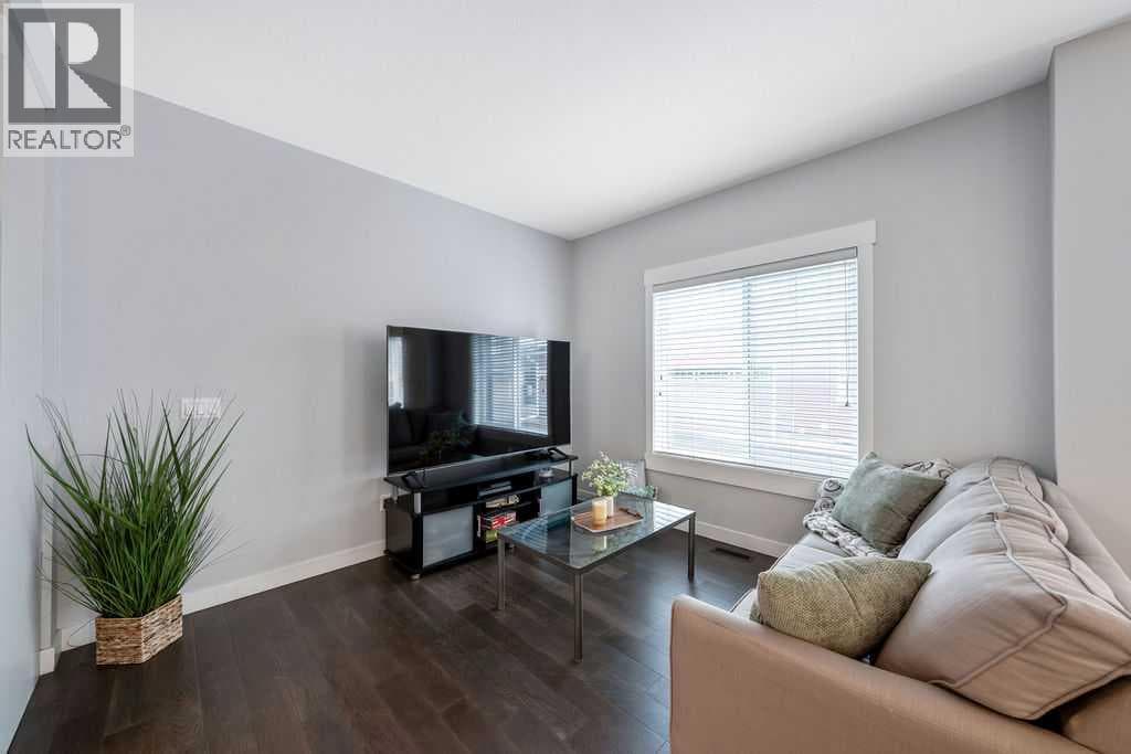 22 West Coach Manor SW — photo 4