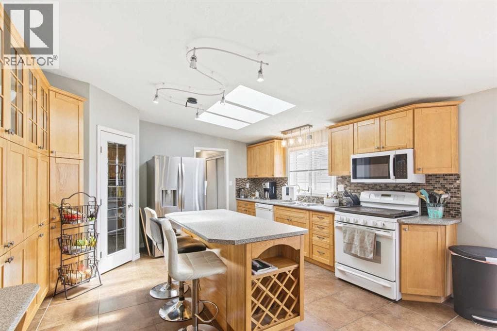 593 Stewart Street — photo 2
