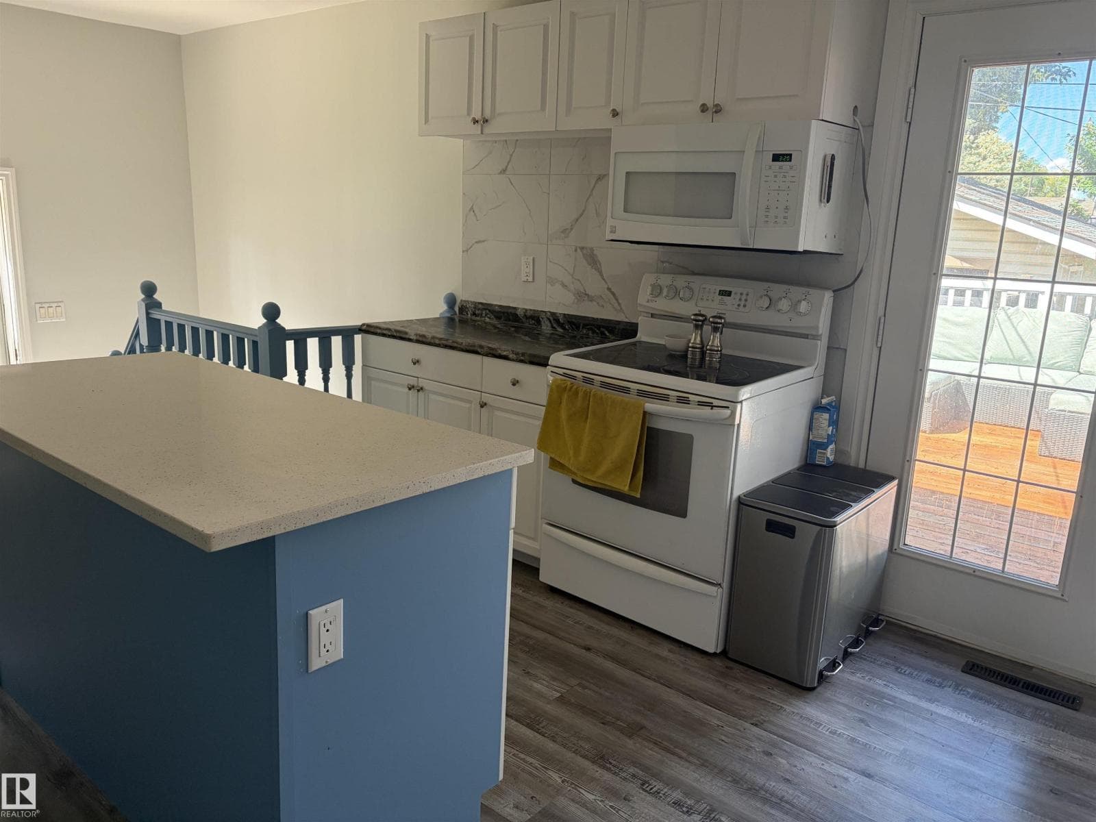 15922 92 AV NW — photo 3