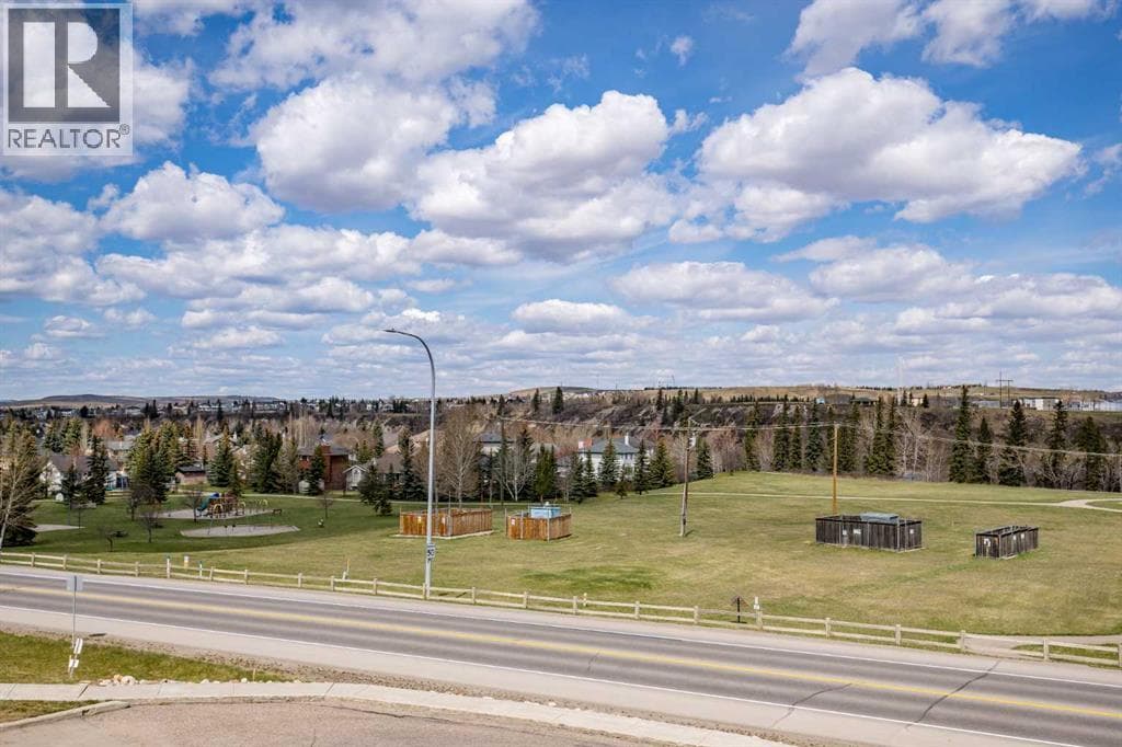 213, 77 George Fox Trail W — photo 2