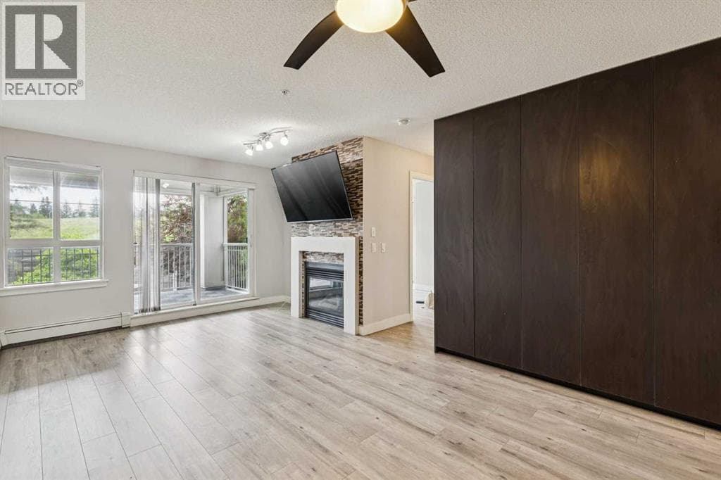 245, 35 Richard Court SW — photo 4