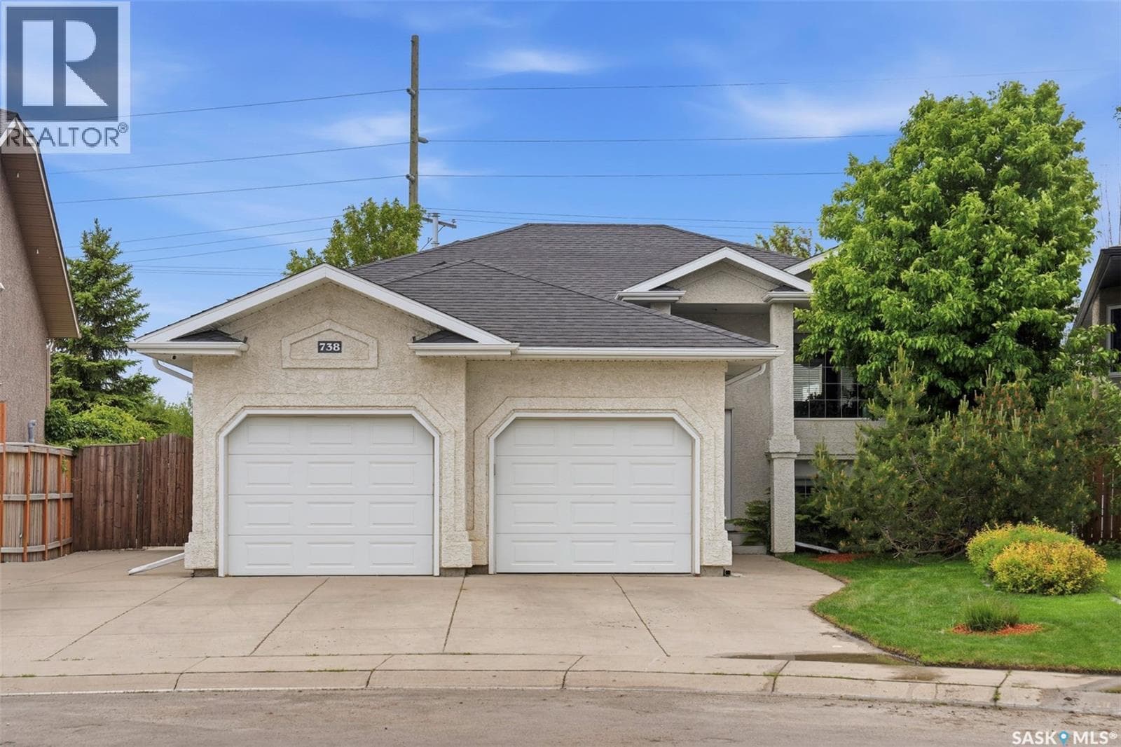 738 Wright CRESCENT — photo 2