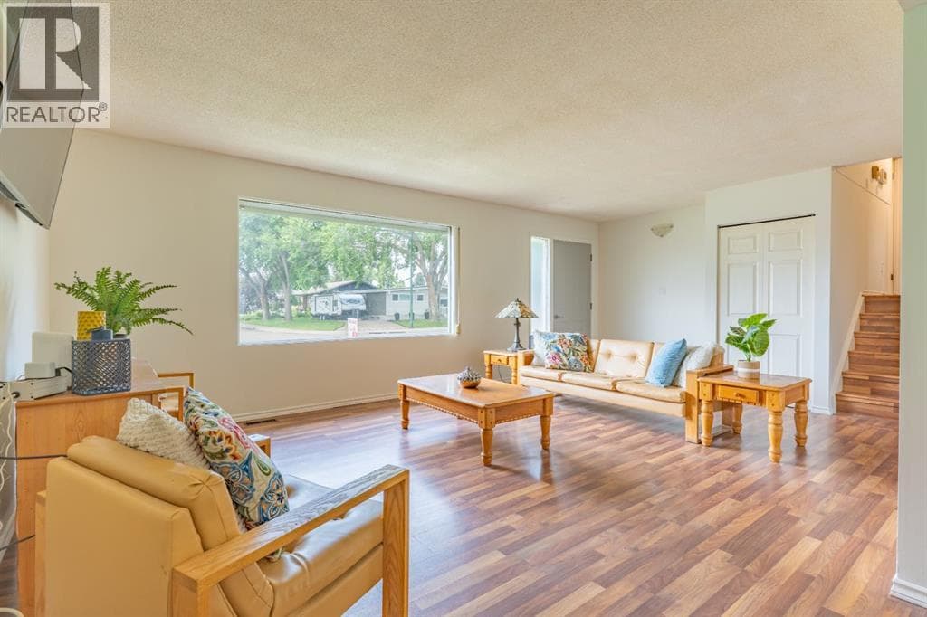 1163 Bassett Crescent NW — photo 4