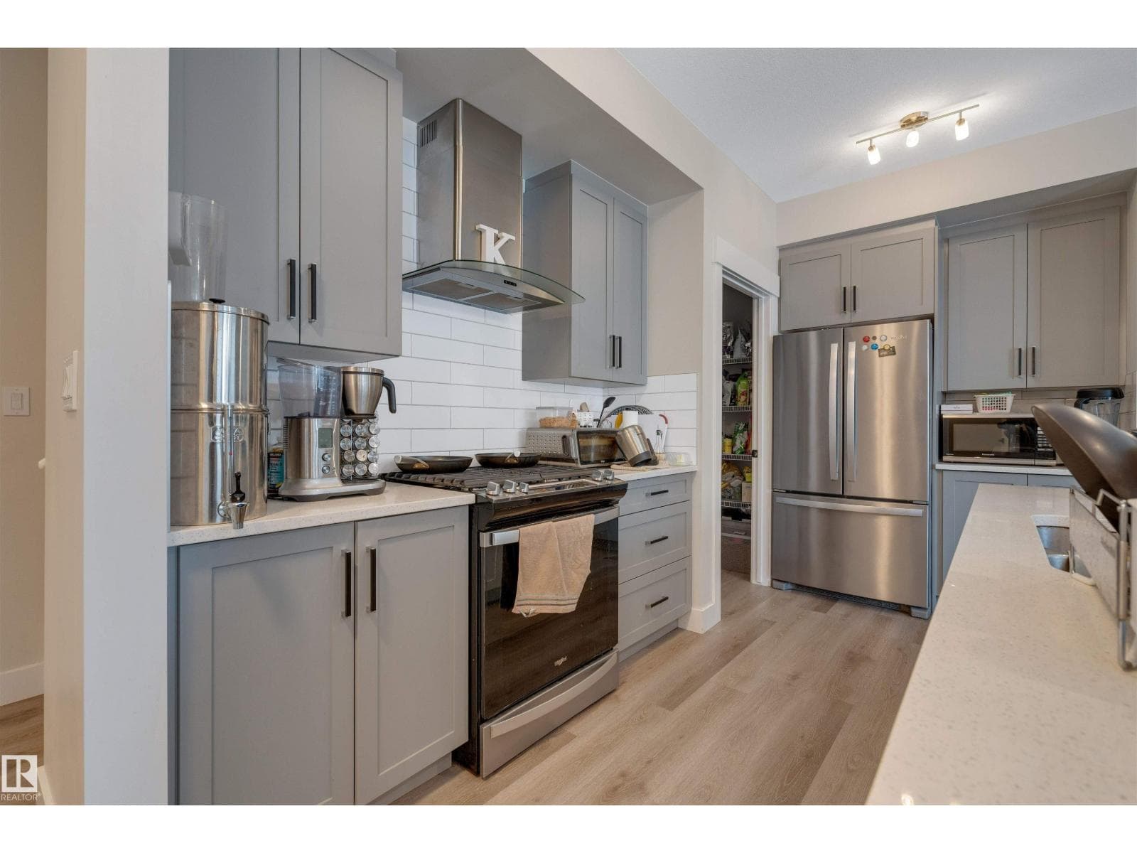 22916 95 AV NW