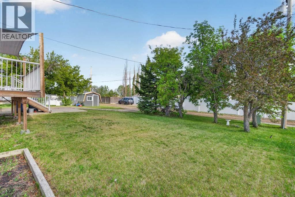571 8 Street SE — photo 4