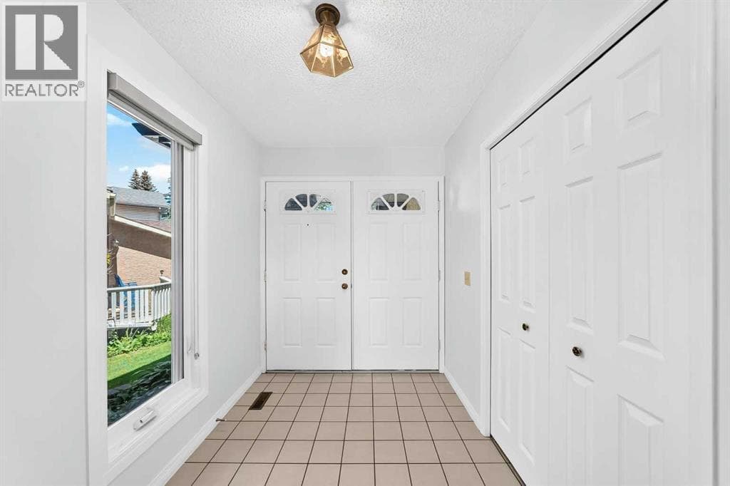 416 Hawkhill Place NW — photo 4