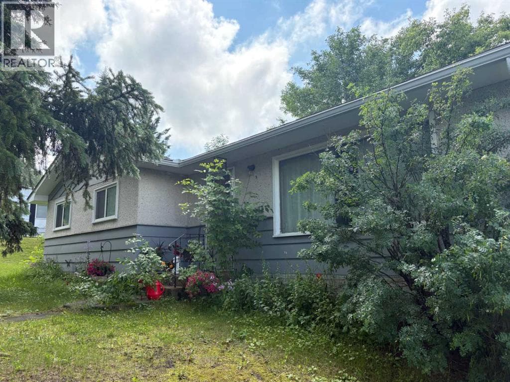 4724 52 Street — photo 2