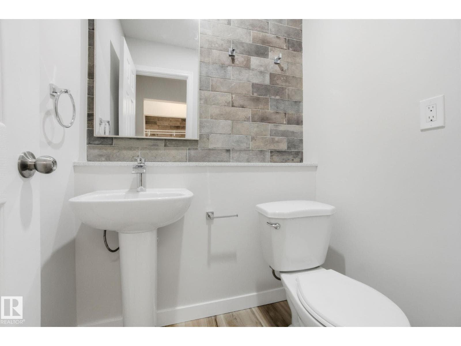 71 Lancaster TC NW — photo 4