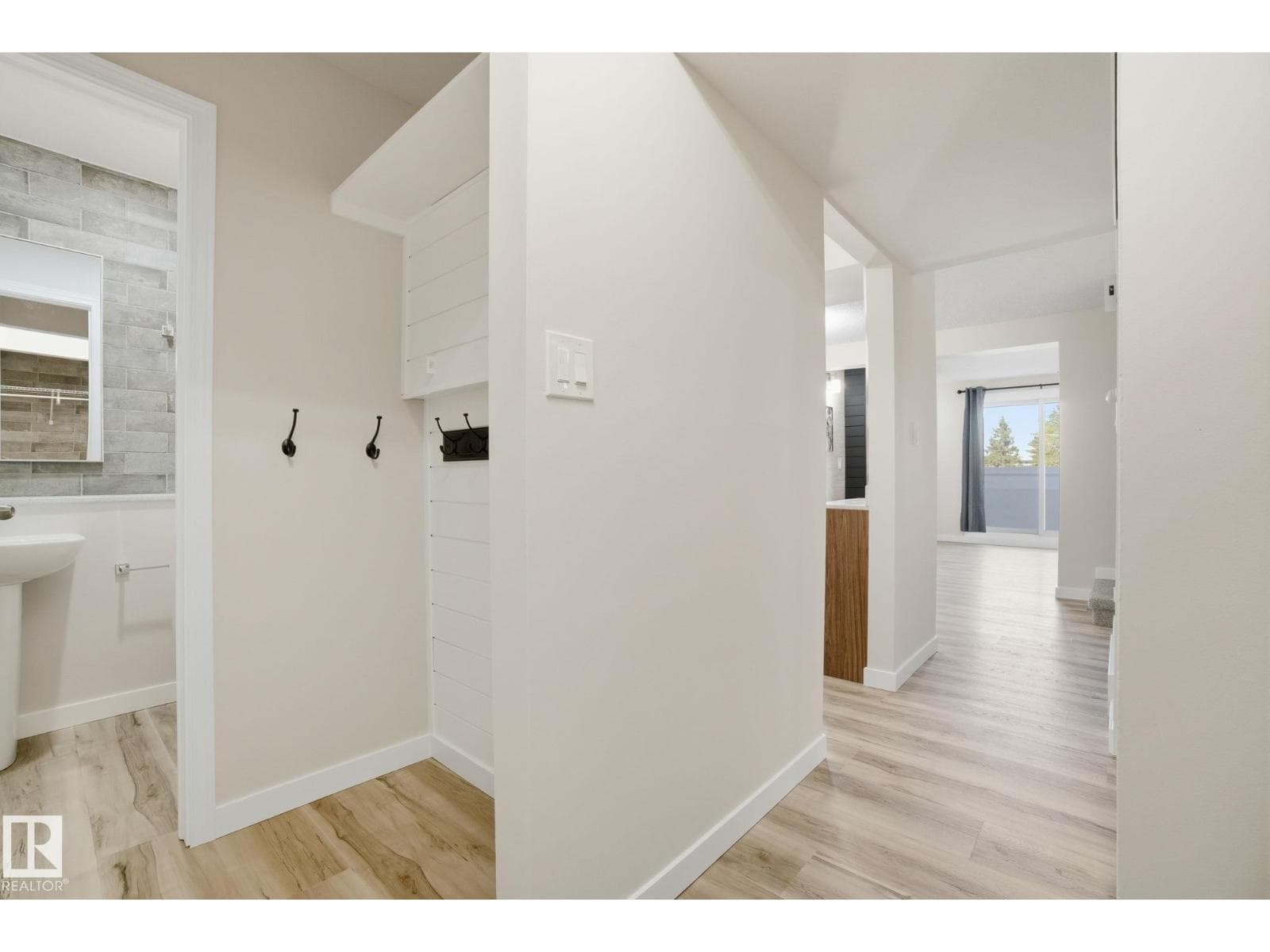 71 Lancaster TC NW — photo 3
