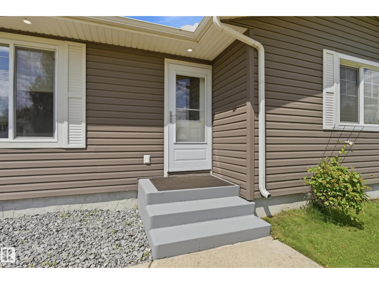5028 47 ST — photo 3