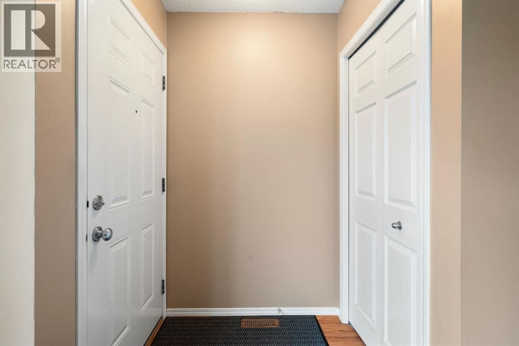 361 Elgin Gardens SE — photo 4