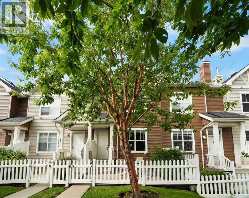 361 Elgin Gardens SE — photo 2