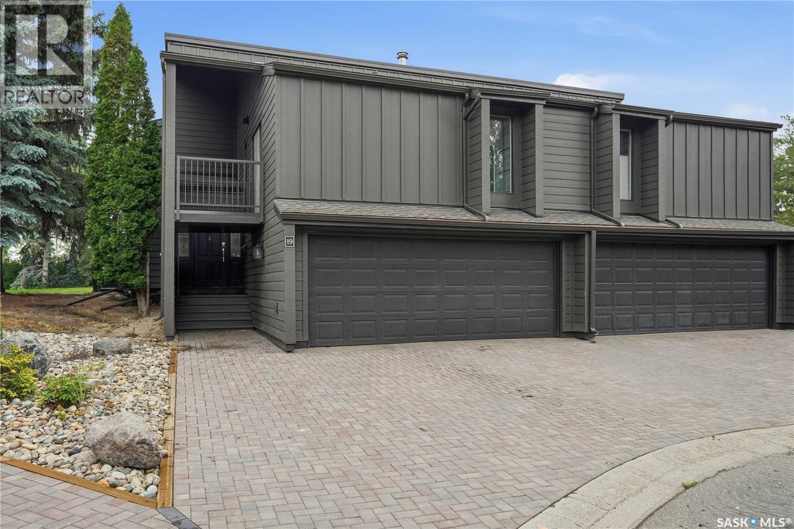 19 MARTIN CRESCENT — photo 2