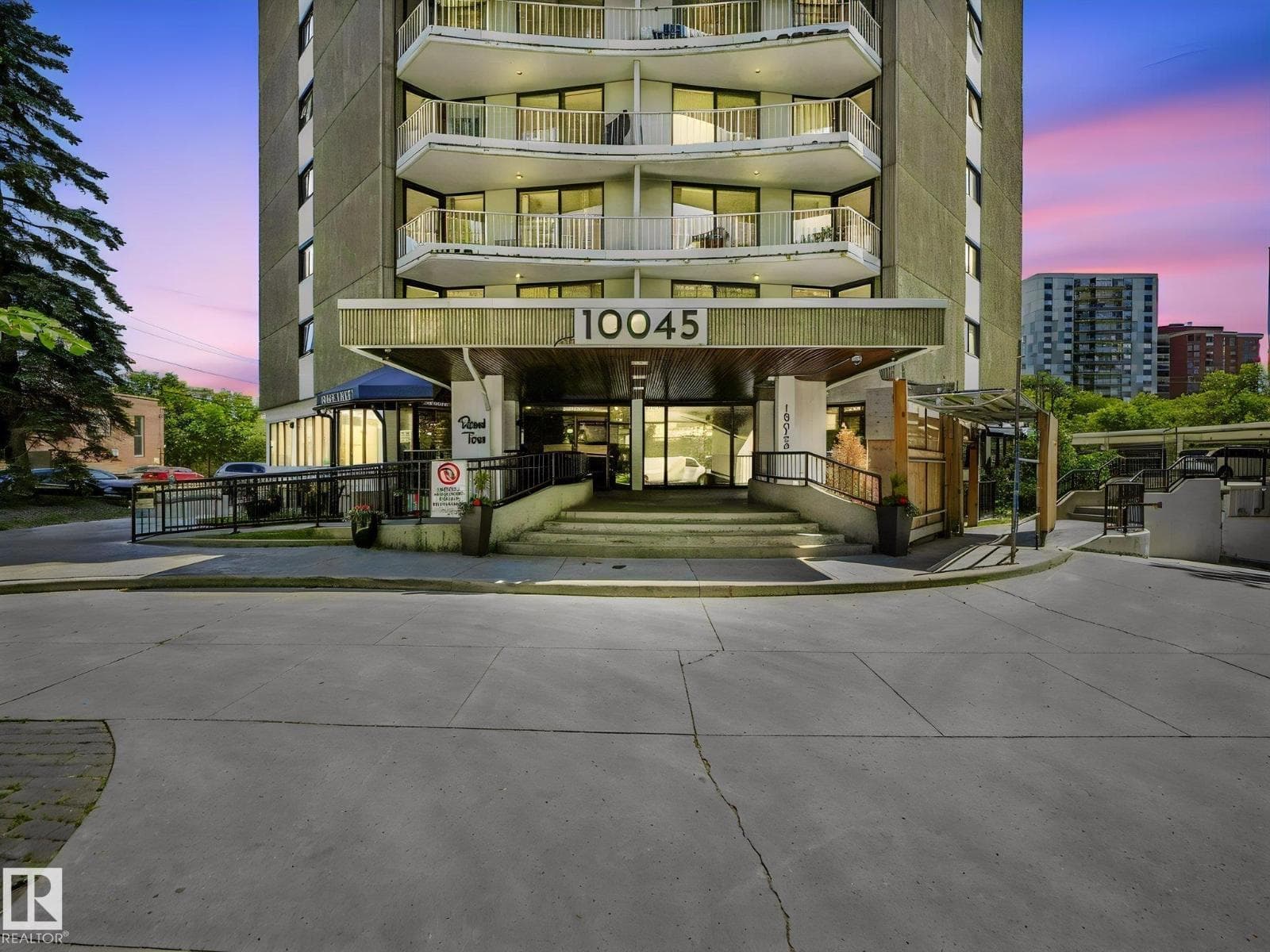 #1706 10045 117 ST NW