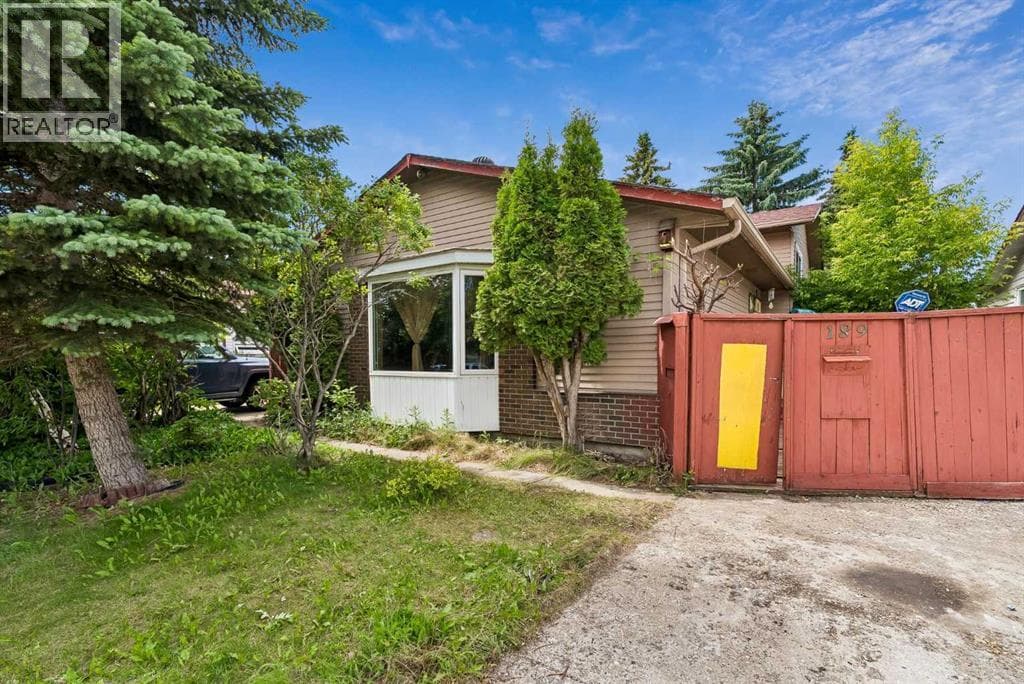189 Whitaker Close NE — photo 3